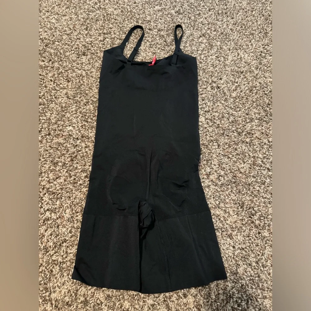 SPANX Thinstincts Open Bust Mid Thigh Bodysuit - Picture 1 of 4